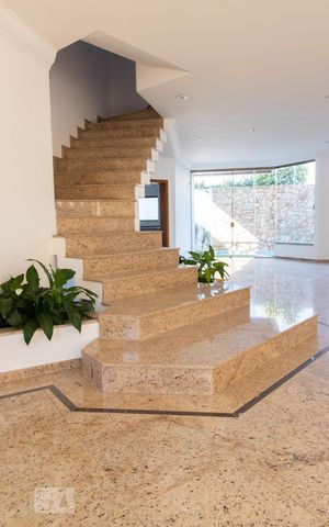 Casa à venda com 534m², 5 quartos e 8 vagas Casa à venda com 534m², 5 quartos e 8 vagasSala