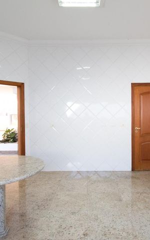 Casa à venda com 534m², 5 quartos e 8 vagas Casa à venda com 534m², 5 quartos e 8 vagasCozinha