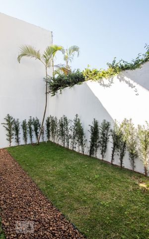 Casa à venda com 534m², 5 quartos e 8 vagas Casa à venda com 534m², 5 quartos e 8 vagasÁrea externa