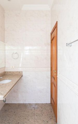 Casa à venda com 534m², 5 quartos e 8 vagas Casa à venda com 534m², 5 quartos e 8 vagasBanheiro da suíte 3