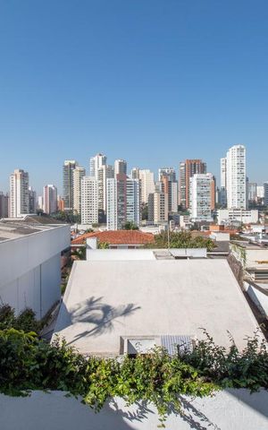 Casa à venda com 534m², 5 quartos e 8 vagas Casa à venda com 534m², 5 quartos e 8 vagasVista