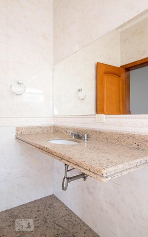 Casa à venda com 534m², 5 quartos e 8 vagas Casa à venda com 534m², 5 quartos e 8 vagasBanheiro da suíte 1