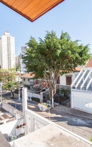 Casa à venda com 534m², 5 quartos e 8 vagas Casa à venda com 534m², 5 quartos e 8 vagasVaranda da Suíte 4