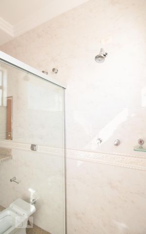 Casa à venda com 534m², 5 quartos e 8 vagas Casa à venda com 534m², 5 quartos e 8 vagasBanheiro da suíte 2