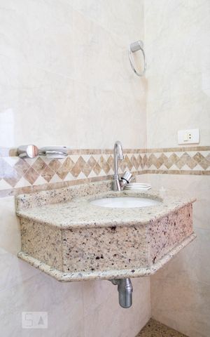 Casa à venda com 534m², 5 quartos e 8 vagas Casa à venda com 534m², 5 quartos e 8 vagasSala - Lavabo
