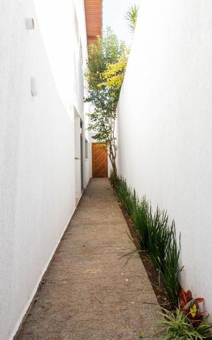 Casa à venda com 534m², 5 quartos e 8 vagas Casa à venda com 534m², 5 quartos e 8 vagasÁrea externa
