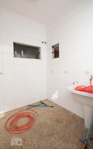 Casa à venda com 534m², 5 quartos e 8 vagas Casa à venda com 534m², 5 quartos e 8 vagasLavanderia
