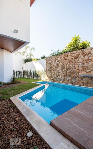 Casa à venda com 534m², 5 quartos e 8 vagas Casa à venda com 534m², 5 quartos e 8 vagasÁrea externa