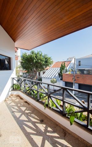 Casa à venda com 534m², 5 quartos e 8 vagas Casa à venda com 534m², 5 quartos e 8 vagasVaranda da Suíte 3