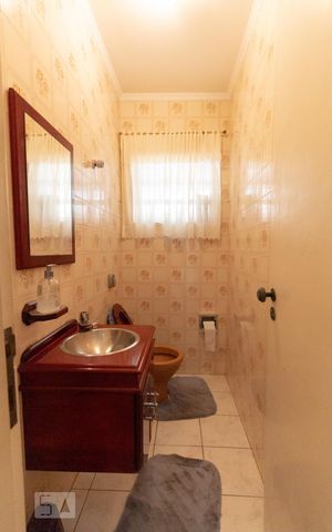 Casa à venda com 270m², 3 quartos e 2 vagasLavabo