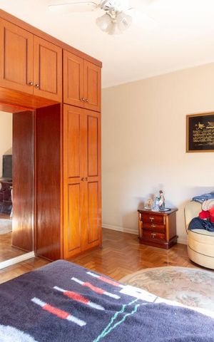 Casa à venda com 270m², 3 quartos e 2 vagasSuíte