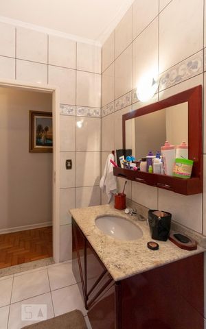Casa à venda com 270m², 3 quartos e 2 vagasBanheiro Corredor