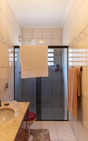 Casa à venda com 270m², 3 quartos e 2 vagasBanheiro Corredor