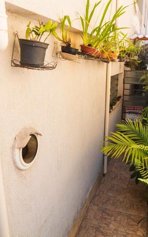 Casa à venda com 180m², 5 quartos e 2 vagas Casa à venda com 180m², 5 quartos e 2 vagasÁrea Externa