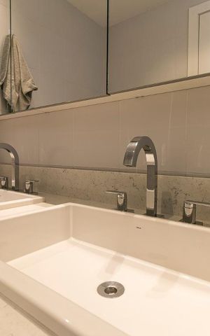 Apartamento à venda com 126m², 3 quartos e 2 vagasBanheiro da Suíte 1 - Pia