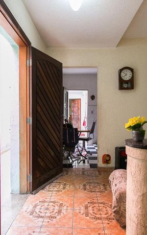 Casa à venda com 250m², 4 quartos e 2 vagasEntrada