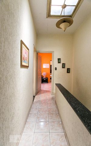 Casa à venda com 250m², 4 quartos e 2 vagasCorredor