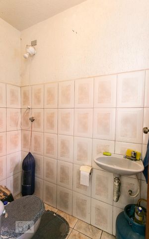 Casa à venda com 250m², 4 quartos e 2 vagasBanheiro de Serviço