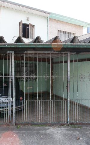 Casa à venda com 250m², 4 quartos e 2 vagasFachada
