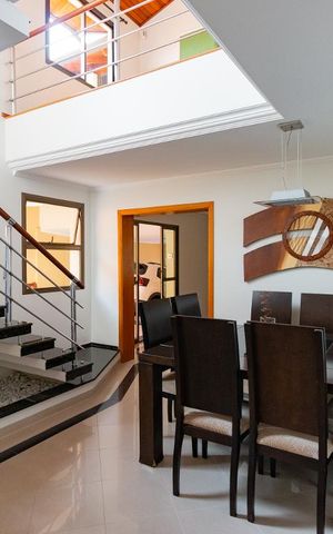 Casa à venda com 192m², 2 quartos e 3 vagas Casa à venda com 192m², 2 quartos e 3 vagasSala de jantar