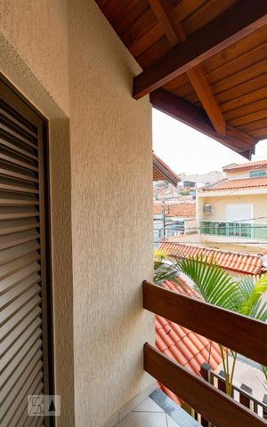 Casa à venda com 192m², 2 quartos e 3 vagas Casa à venda com 192m², 2 quartos e 3 vagasSacada suite