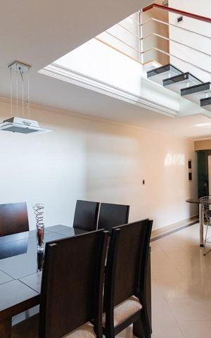 Casa à venda com 192m², 2 quartos e 3 vagas Casa à venda com 192m², 2 quartos e 3 vagasSala de jantar