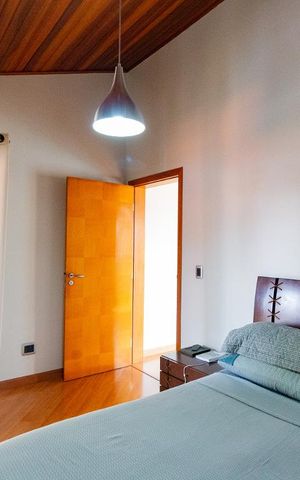 Casa à venda com 192m², 2 quartos e 3 vagas Casa à venda com 192m², 2 quartos e 3 vagasSuite
