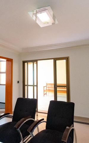Casa à venda com 192m², 2 quartos e 3 vagas Casa à venda com 192m², 2 quartos e 3 vagasSala