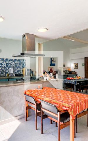 Casa à venda com 300m², 3 quartos e 2 vagas Casa à venda com 300m², 3 quartos e 2 vagasCozinha
