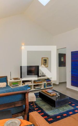 Casa à venda com 300m², 3 quartos e 2 vagas Casa à venda com 300m², 3 quartos e 2 vagasSala