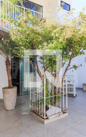 Casa à venda com 300m², 3 quartos e 2 vagas Casa à venda com 300m², 3 quartos e 2 vagasPiscina/Área externa