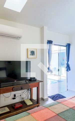 Casa à venda com 300m², 3 quartos e 2 vagas Casa à venda com 300m², 3 quartos e 2 vagasSuíte