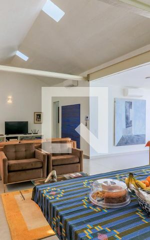 Casa à venda com 300m², 3 quartos e 2 vagas Casa à venda com 300m², 3 quartos e 2 vagasSala de Jantar