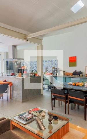 Casa à venda com 300m², 3 quartos e 2 vagas Casa à venda com 300m², 3 quartos e 2 vagasSala de Jantar