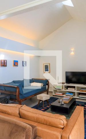 Casa à venda com 300m², 3 quartos e 2 vagas Casa à venda com 300m², 3 quartos e 2 vagasSala