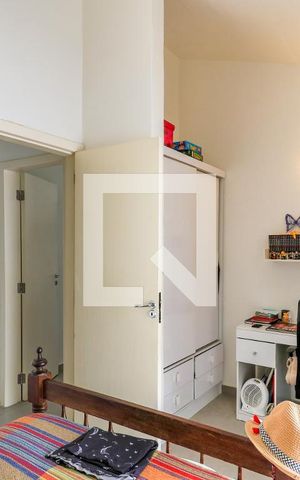 Casa à venda com 300m², 3 quartos e 2 vagas Casa à venda com 300m², 3 quartos e 2 vagasQuarto