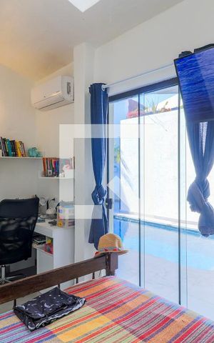 Casa à venda com 300m², 3 quartos e 2 vagas Casa à venda com 300m², 3 quartos e 2 vagasQuarto