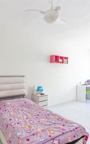 Casa à venda com 370m², 5 quartos e 6 vagas Casa à venda com 370m², 5 quartos e 6 vagasQuarto 4