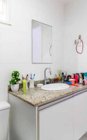 Casa à venda com 370m², 5 quartos e 6 vagas Casa à venda com 370m², 5 quartos e 6 vagasBanheiro 2