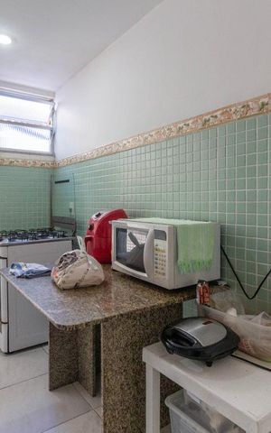 Casa à venda com 370m², 5 quartos e 6 vagas Casa à venda com 370m², 5 quartos e 6 vagasCozinha 2