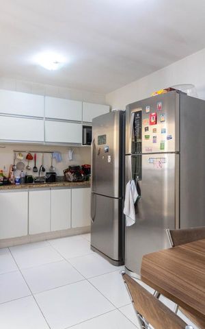 Casa à venda com 370m², 5 quartos e 6 vagas Casa à venda com 370m², 5 quartos e 6 vagasCozinha 1