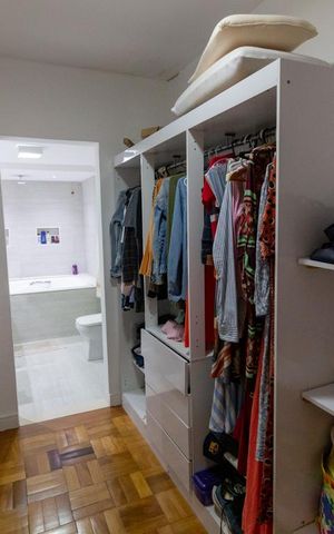 Casa à venda com 124m², 2 quartos e sem vaga Casa à venda com 124m², 2 quartos e sem vagaCloset da Suíte