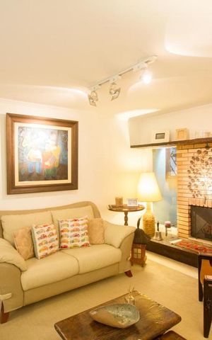 Casa à venda com 300m², 2 quartos e 4 vagasSala Lareira