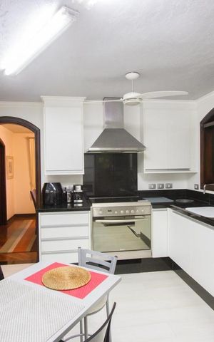 Casa à venda com 300m², 2 quartos e 4 vagasCozinha