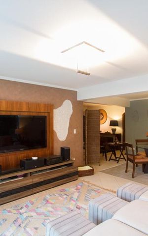 Casa à venda com 300m², 2 quartos e 4 vagasSala de TV
