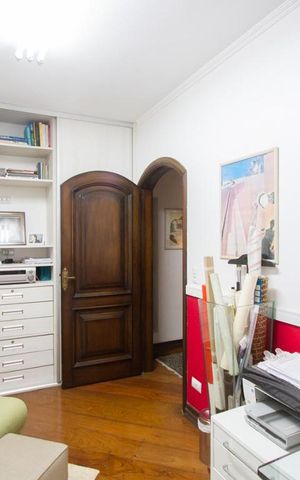 Casa à venda com 300m², 2 quartos e 4 vagasEscritório