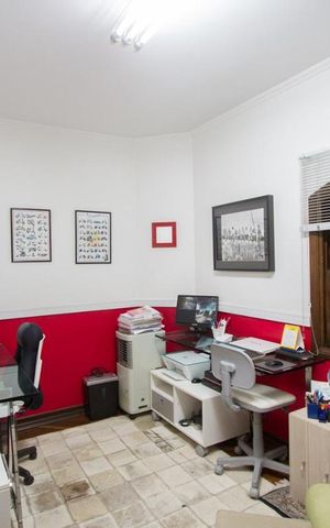 Casa à venda com 300m², 2 quartos e 4 vagasEscritório