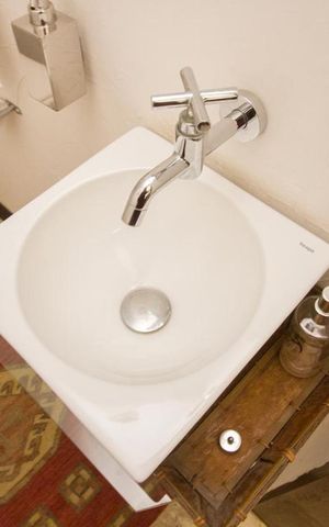 Casa à venda com 300m², 2 quartos e 4 vagasDetalhe Lavabo 2