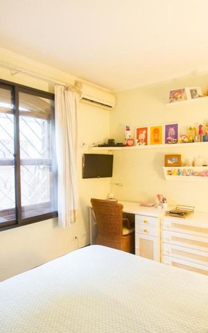 Casa à venda com 300m², 2 quartos e 4 vagasSuíte 2