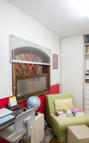 Casa à venda com 300m², 2 quartos e 4 vagasEscritório